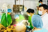 Bác sĩ kể lại quyết định sinh tử cứu nam thanh niên mắc kẹt trong máy công nghiệp