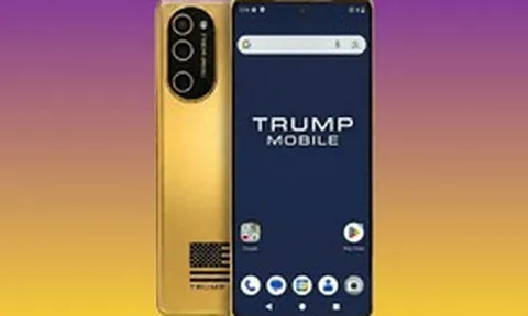 Phát hiện bất ngờ về điện thoại ông Trump: Quảng cáo là hàng Mỹ nhưng mổ ra lại thấy "ruột máy" Trung Quốc?
