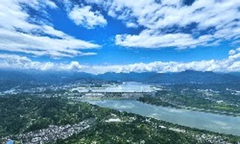 Trung Quốc ráo riết xả lũ trên hành lang năng lượng dài 1.800 km, loạt siêu đập thủy điện gồm Tam Hiệp "đổ đi" gần 36 tỷ mét khối nước