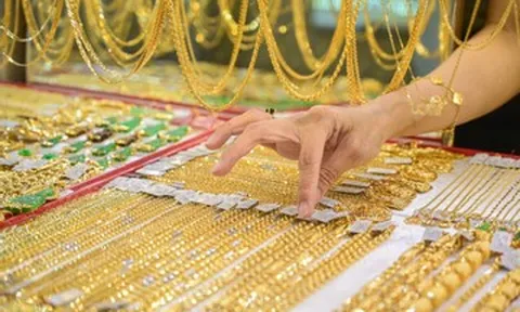Giá vàng thế giới ‘rơi tự do’, tuột xuống dưới mốc 4.000 USD/ounce