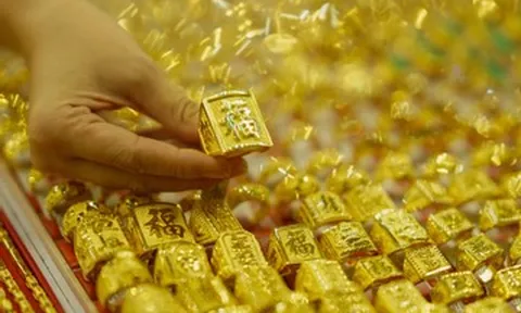 Giá vàng hôm nay 12/7/2026 cuối tuần chìm sâu, vàng SJC giảm 1,5 triệu đồng