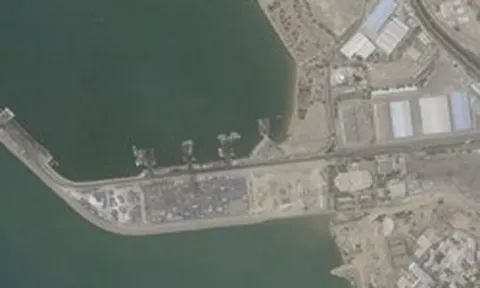 Iran tuyên bố đóng cửa eo biển Hormuz cho đến khi có thông báo mới