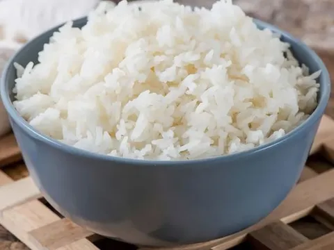 Bỏ ăn cơm suốt nửa năm, người đàn ông sốc nặng khi nhận "tin dữ"