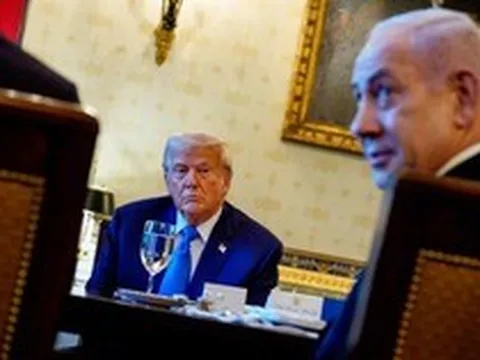 Đang họp kín dưới hầm trú ẩn, điện thoại ông Netanyahu bất ngờ reo: Tổng thống Trump báo tin bất ngờ