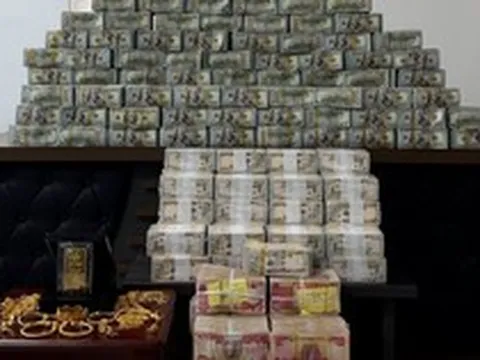 Đột kích tư gia tổng giám đốc nhà máy lọc dầu, tịch thu hơn 300 tỷ đồng tiền mặt chất đống như gạch, 1,5 kg vàng và 40 bất động sản
