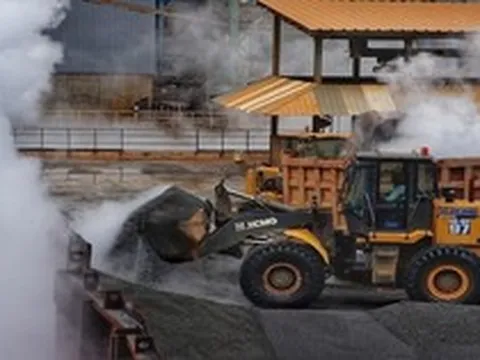 Điều động xe cẩu, máy xúc rầm rộ khai khác ‘kho báu’ lớn nhất thế giới, Trung Quốc bất ngờ ra cảnh báo rắn khi nước láng giềng ‘ngáng chân’