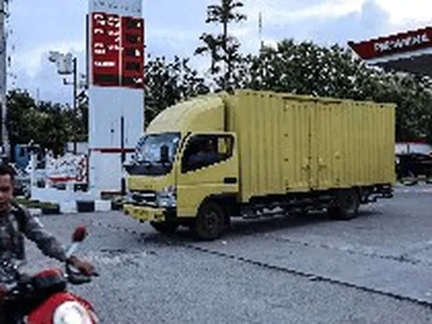 Xếp hàng 10 tiếng chưa chắc đã đổ được xăng, mất điện triền miên cả tuần: Chuyện gì đang diễn ra tại nền kinh tế lớn nhất Đông Nam Á?