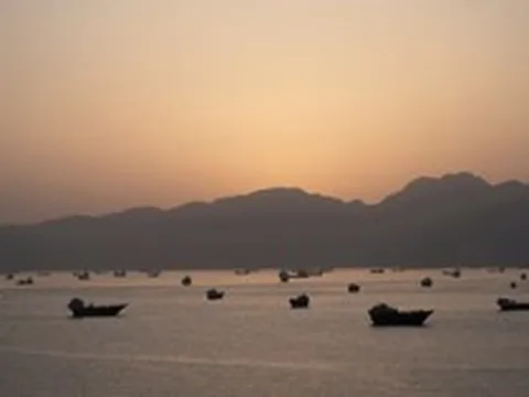 Mở chiến dịch sơ tán 11.000 thủy thủ mắc kẹt tại eo biển Hormuz
