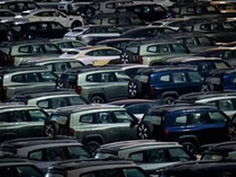 Cái kết đắng cho Trung Quốc khi thiên vị xe điện, nỗi ấm ức của người lái xe xăng giờ "tăng gấp triệu lần"