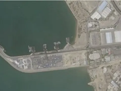 Iran tuyên bố đóng cửa eo biển Hormuz cho đến khi có thông báo mới