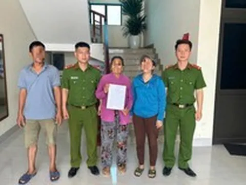 Người phụ nữ 74 tuổi đến ngân hàng làm thủ tục chuyển 250 triệu đồng, giao dịch viên lập tức báo công an
