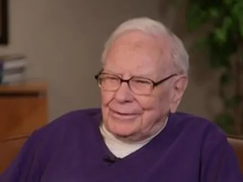 Huyền thoại Buffett bất ngờ "đăng đàn", hé lộ về thương vụ khủng mới nhất của Berkshire Hathaway