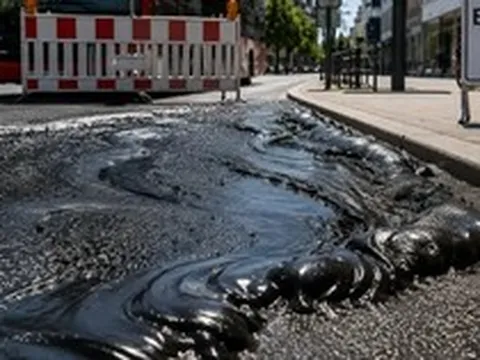 Nắng nóng 'hóa lỏng' nhựa đường tại Đức, 'chảo lửa' châu Âu ấm lên nhanh nhất hành tinh