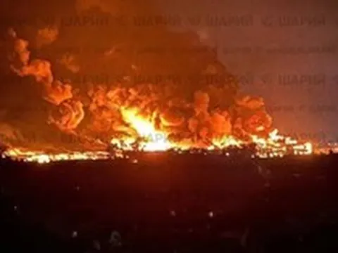 Hàng chục tên lửa dội xuống Kiev trong đợt tập kích rạng sáng