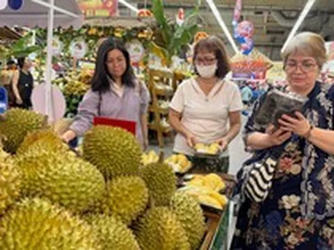 Bơ, sầu riêng rẻ chưa từng có, siêu thị hút khách mua sắm
