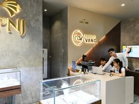 Diễn biến khác lạ của giá vàng PNJ, ‘đại gia’ trang sức lại xin lỗi khách hàng