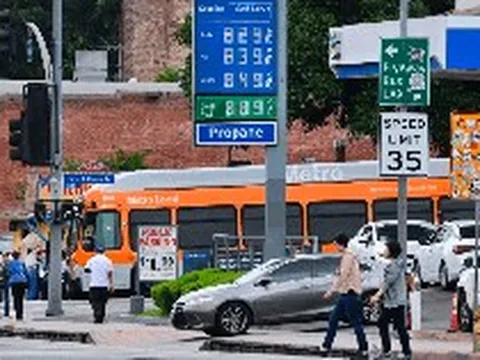 Thước đo lạm phát ưa thích của Fed sắp được điều chỉnh, đúng lúc đang cân nhắc tăng lãi suất: Ngân hàng trung ương sẽ làm gì?