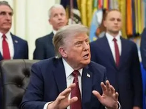 Báo Mỹ: Tổng thống Trump chỉ thị tạm hoãn các cuộc tấn công Iran do cạn kiệt tên lửa đánh chặn