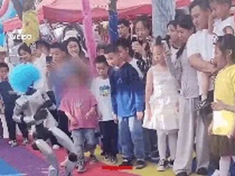 Video: Robot hình người đá người xem bị thương, thế giới cần cảnh giác đến đâu trước những điều chúng ta chưa biết?